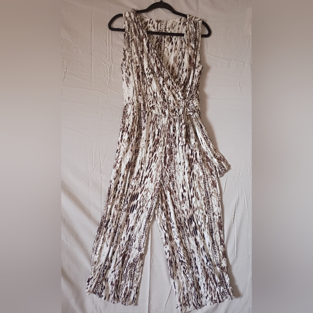 Tahari Women's Brown and White Patterned Jumpsuit
